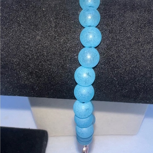 ♦️ 
Pink Ribbon Charm Blue Beaded Bracelet - Picture 2 of 3